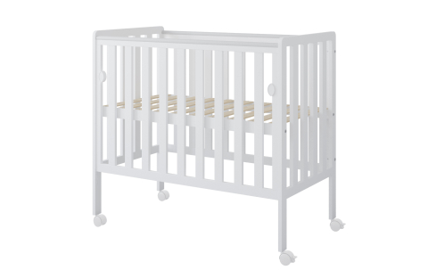 Pătuț din Lemn BAMBI Alb 100×50 cm Laterala culisantă · Roți cu blocare · Protecție silicon pentru dentiție · EN 716-1 [6]