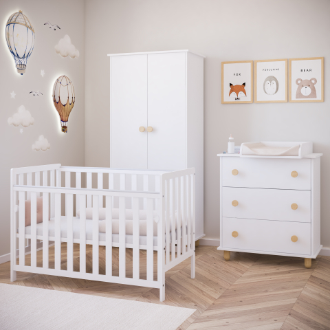 Pătuț din Lemn BAMBI Alb 120×60 cm Laterala culisantă · Roți cu blocare · Protecție silicon pentru dentiție · EN 716-1 [4]