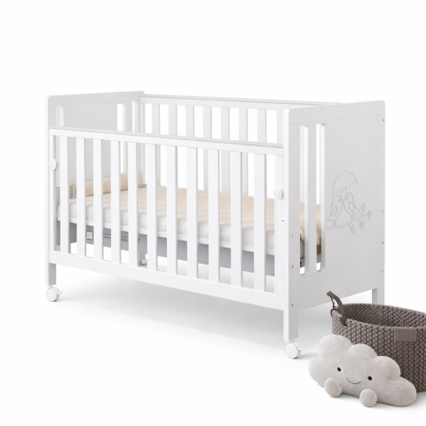 Pătuț din Lemn Păsărele Alb 120×60 cm Laterala culisantă · Protecție silicon pentru dentiție · EN 716-1 [5]