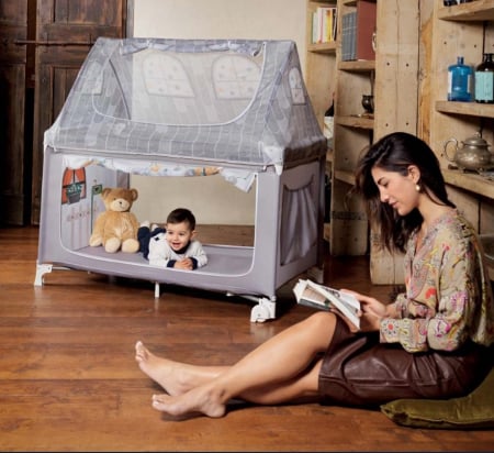 Patut pliant voiaj cu doua niveluri de inaltime, ultraportabil pentru copii "Daily Dolci Sogni", usor de transportat, ideal pentru calatorii, material rezistent cu protectii laterale si saltea inclusa [1]