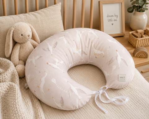 Perne pentru alaptare - Pernă pentru gravide și alăptare, husă detașabilă din bumbac 100% și umplutură antialergică BabySoft®, Gâsca Bej – Amy