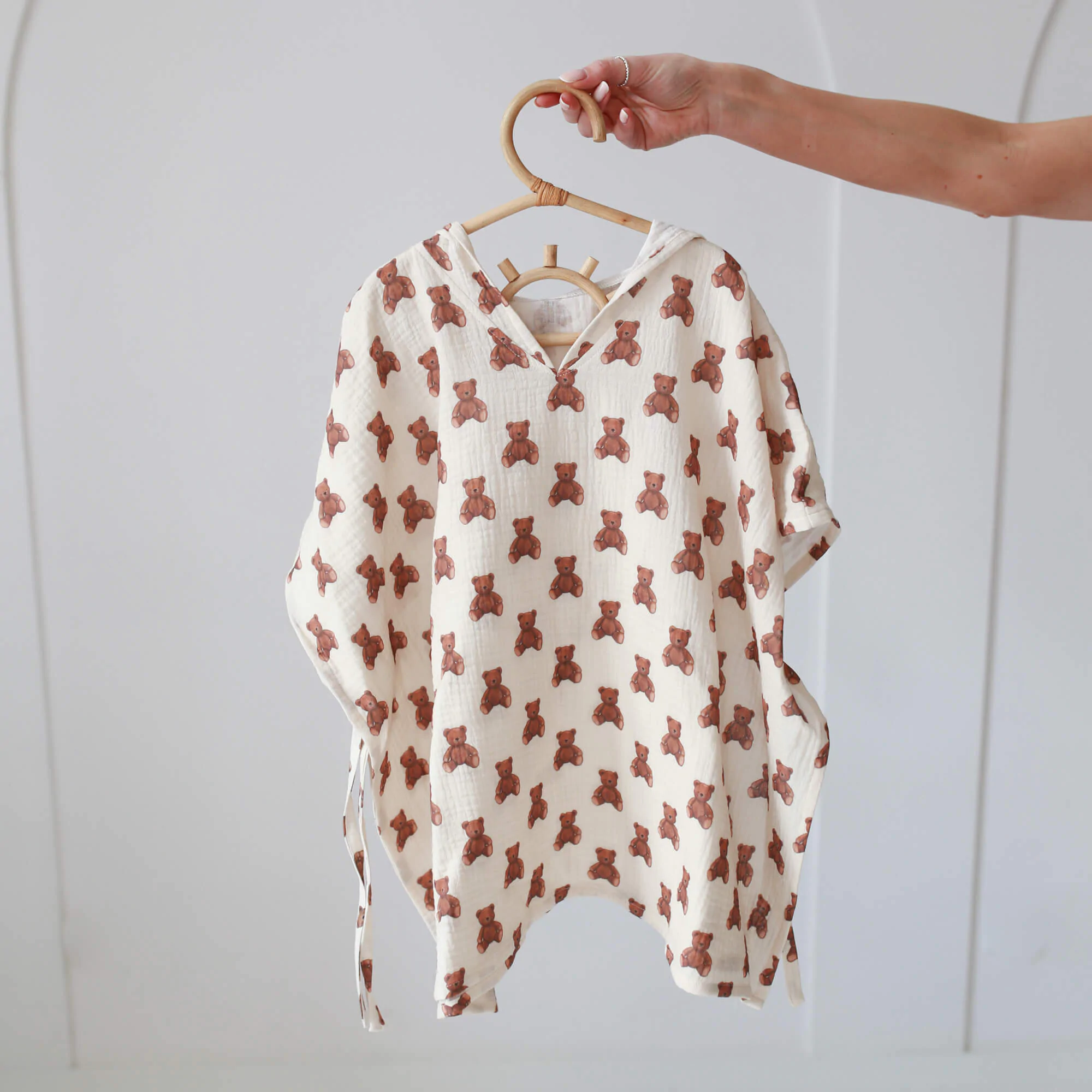 Ingrijire si igiena - Prosop din bumbac muselina cu gluga pentru copii, Poncho,  Teddy Bears, S 2-3 ani