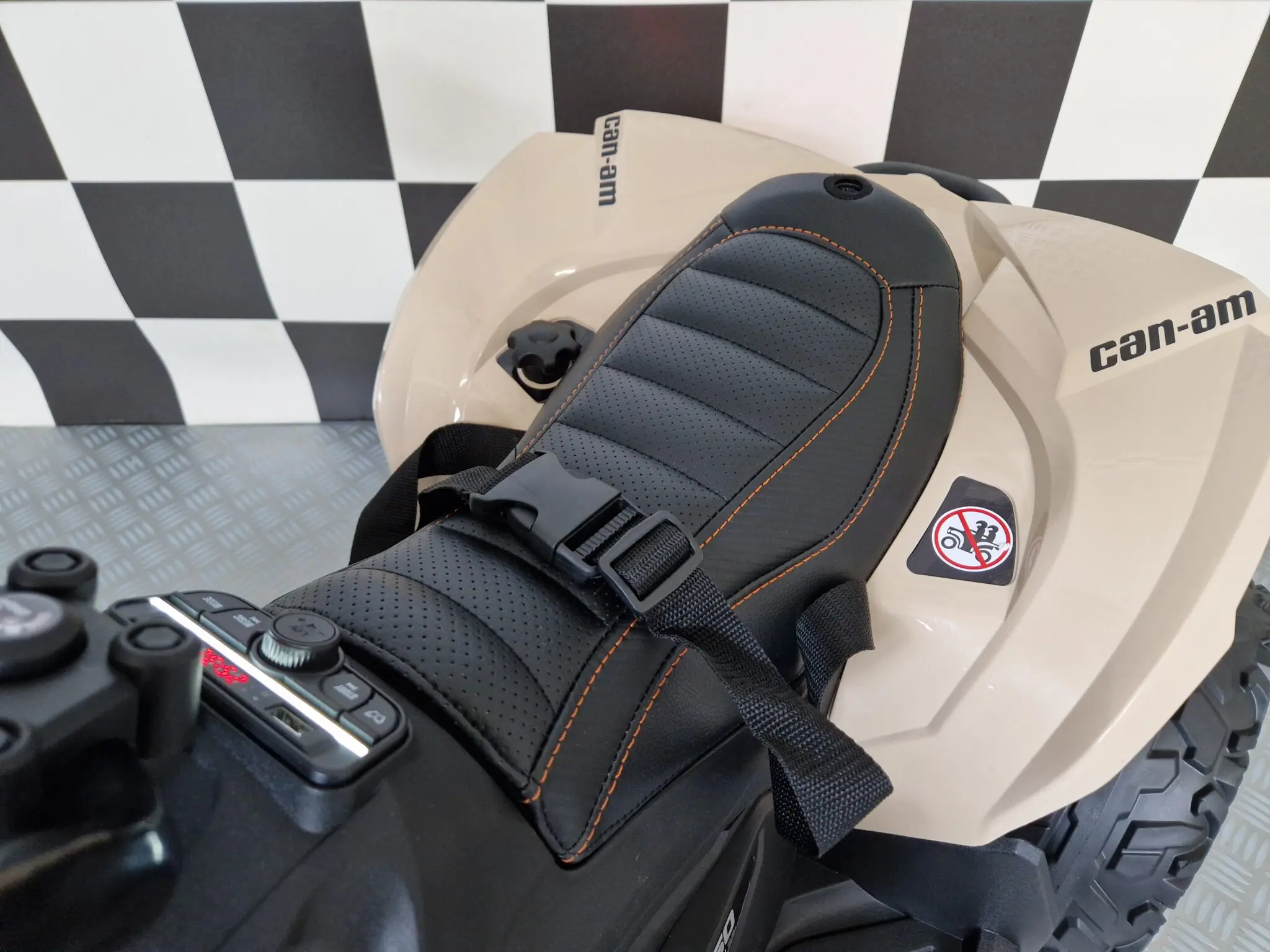 Quad Electric pentru Copii Can-Am Maverick 24V Khaki – Licență Oficială, 2 Motoare 200W, Suspensii, Bluetooth, Roți EVA | 3 Ani+, Max. 30 kg [10]