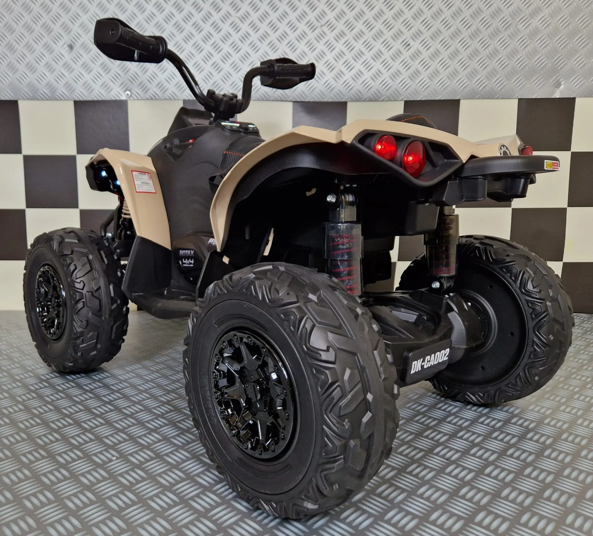 Quad Electric pentru Copii Can-Am Maverick 24V Khaki – Licență Oficială, 2 Motoare 200W, Suspensii, Bluetooth, Roți EVA | 3 Ani+, Max. 30 kg [5]