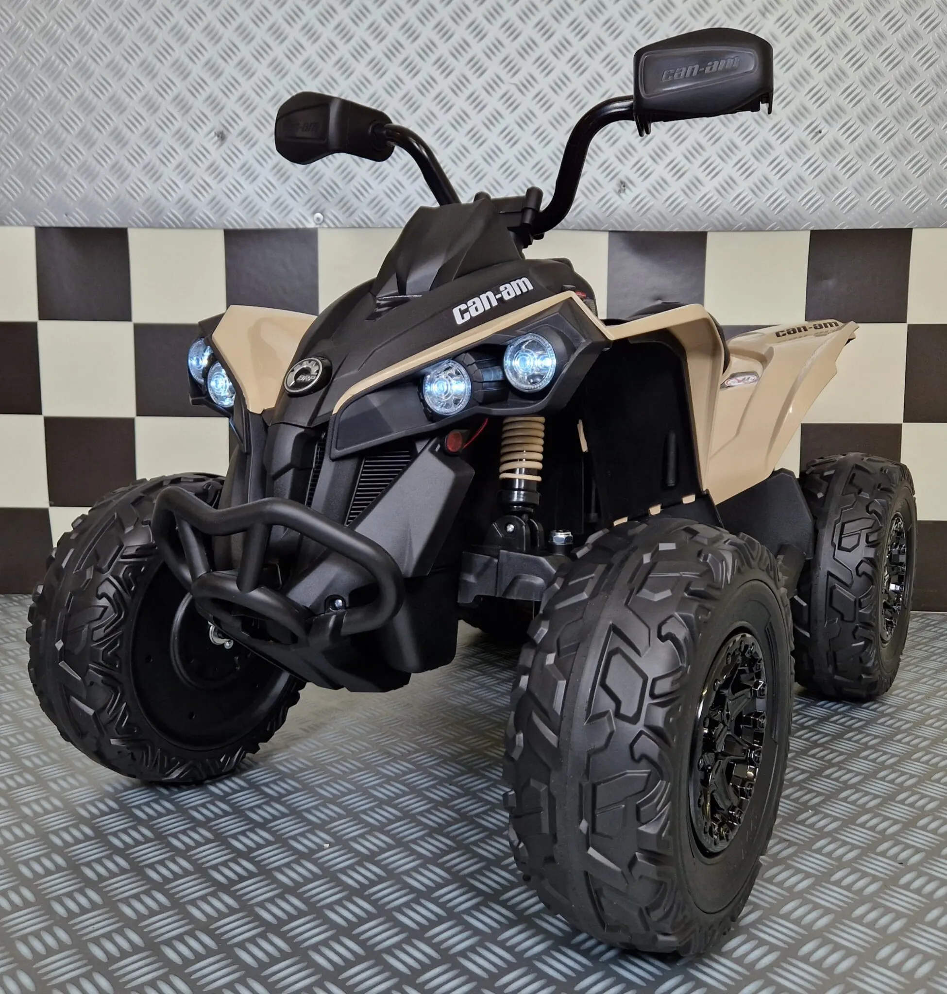 Quad Electric pentru Copii Can-Am Maverick 24V Khaki – Licență Oficială, 2 Motoare 200W, Suspensii, Bluetooth, Roți EVA | 3 Ani+, Max. 30 kg [1]