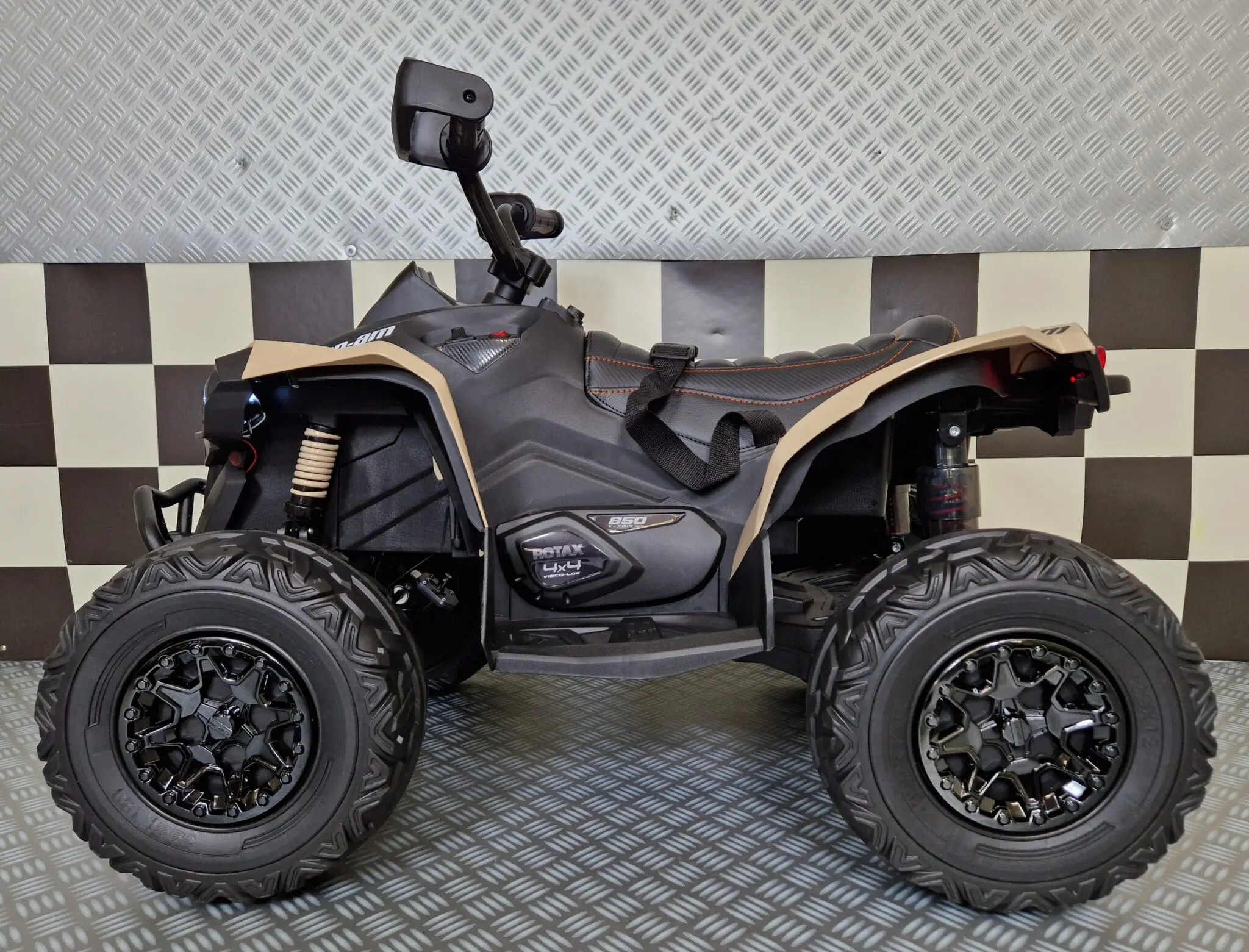 Quad Electric pentru Copii Can-Am Maverick 24V Khaki – Licență Oficială, 2 Motoare 200W, Suspensii, Bluetooth, Roți EVA | 3 Ani+, Max. 30 kg [4]