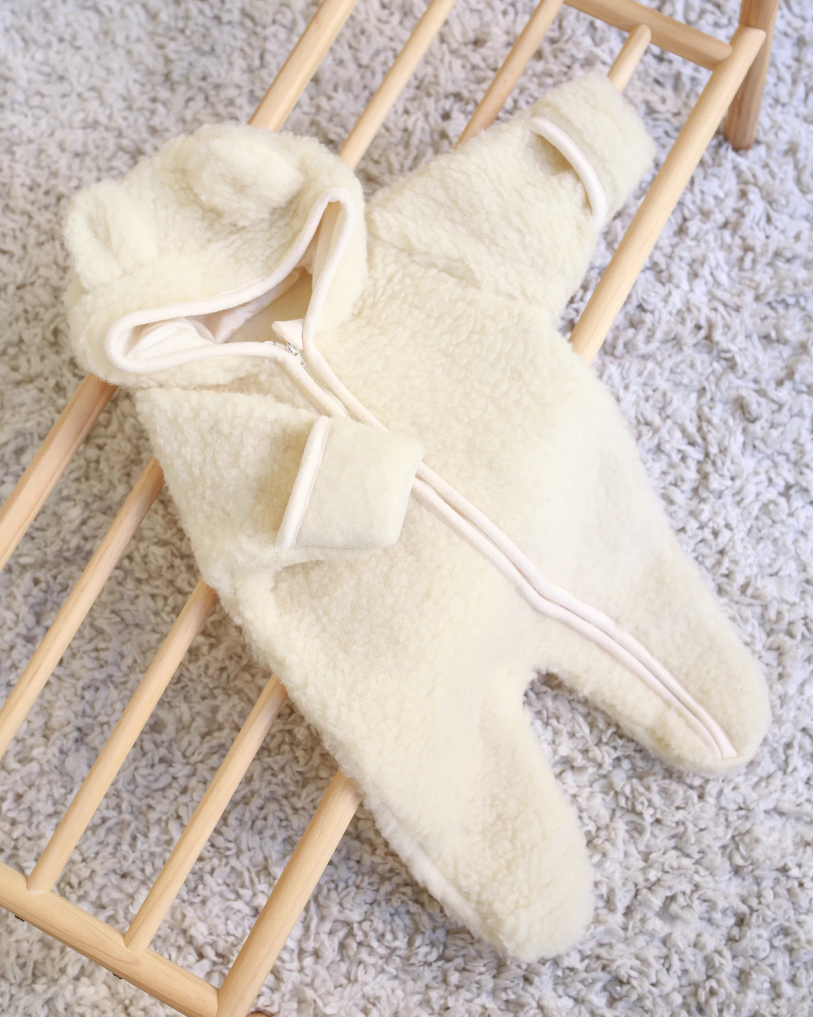 Salopete - Salopetă din lână merinos pentru bebeluși – Cream | Căldură naturală „Ursuleț de pluș” 6-18 luni