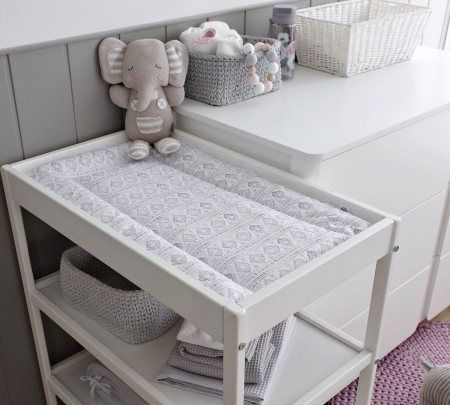 Masă de Înfașat pentru Bebeluși din Lemn Masiv – Woodies Classic Changer, Alb 76x44x86 cm, cu 2 Rafturi Înalte [12]
