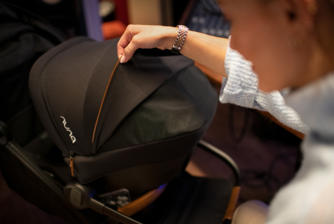 Scoica auto cu ISOFIX integrat PIPA urbn Granite, nastere - 75 cm, testata inclusiv la impact lateral, conform ECE R129 si testata ADAC [10]