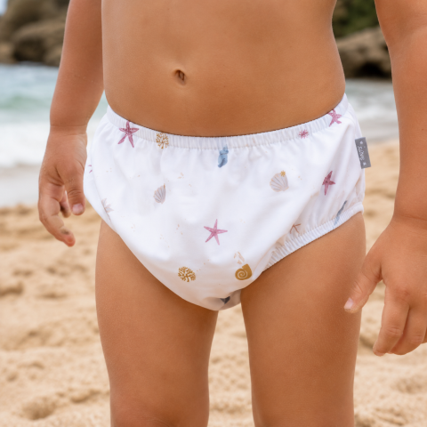 Costum de baie - Scutec de Înot Refolosibil cu Protecție UV UPF 50+ Sea Wonders – Impermeabil, Anti-Scurgere, Print Scoici și Stele de Mare | 24-36 Luni (92 cm)