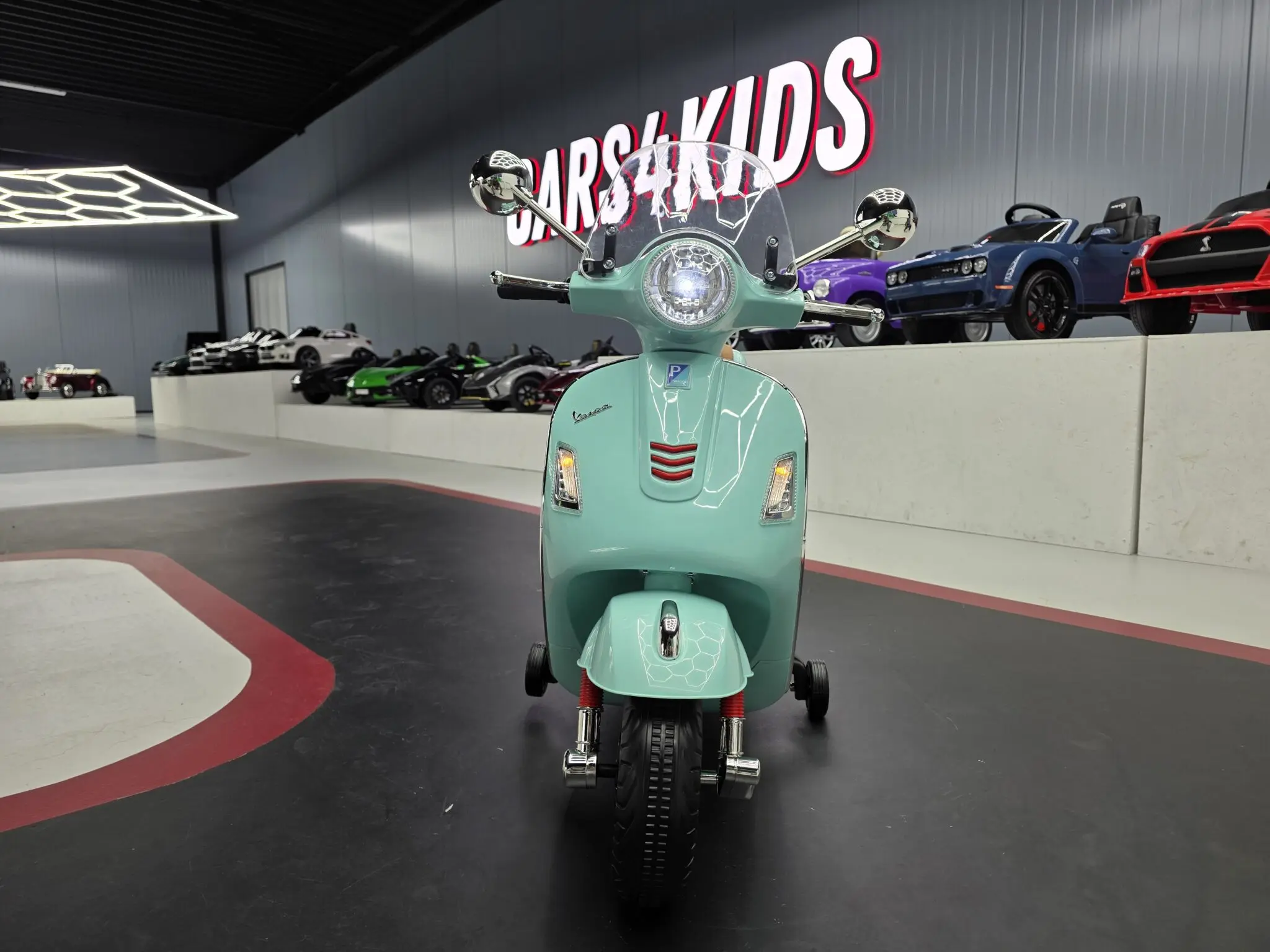 Scuter Electric pentru Copii Vespa GTS 12V Verde Mint – Licență Oficială Piaggio, cu Parbriz și Portbagaj Incluse | 3 Ani+, Max. 30 kg [4]