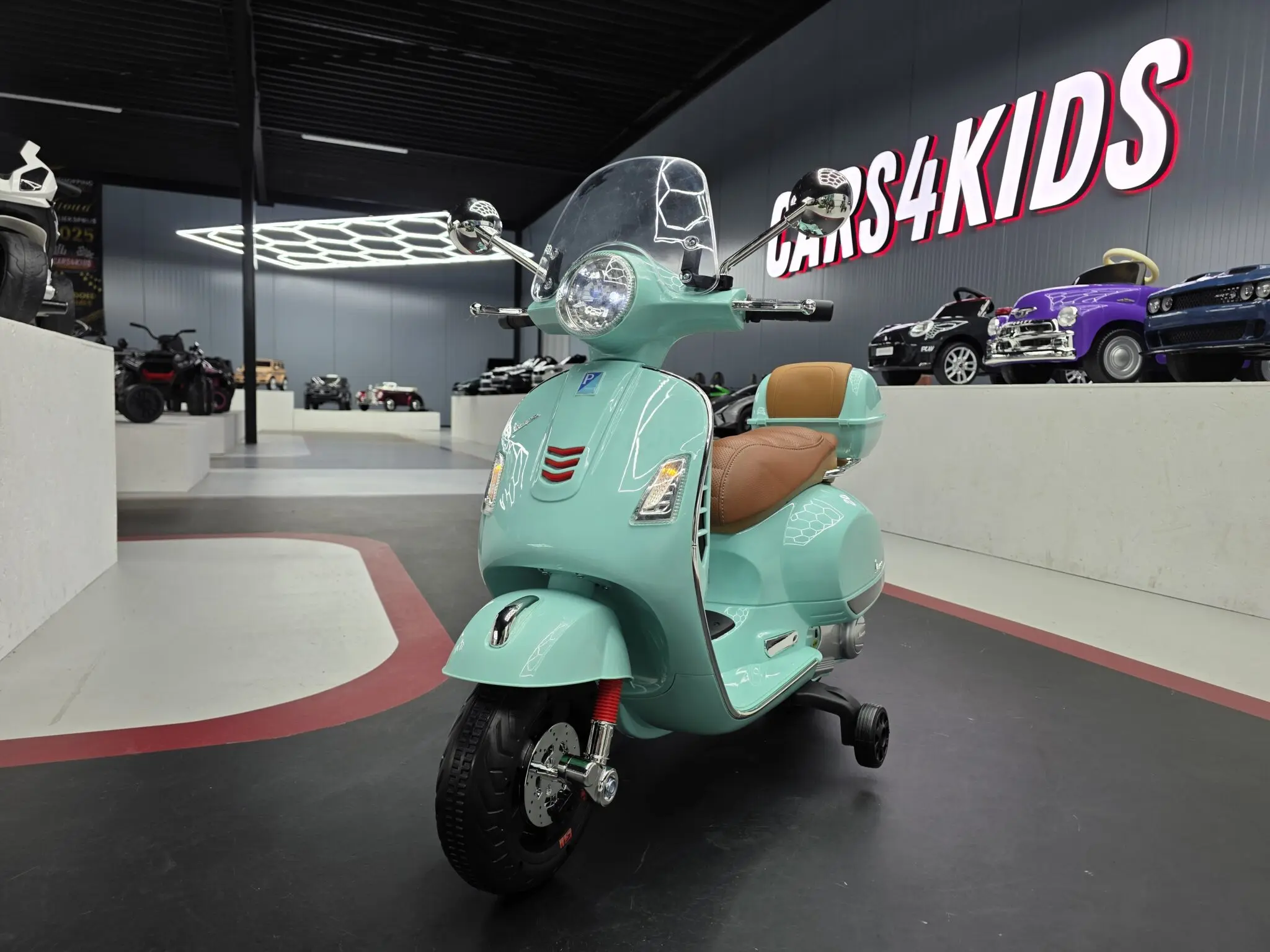 Scuter Electric pentru Copii Vespa GTS 12V Verde Mint – Licență Oficială Piaggio, cu Parbriz și Portbagaj Incluse | 3 Ani+, Max. 30 kg [3]