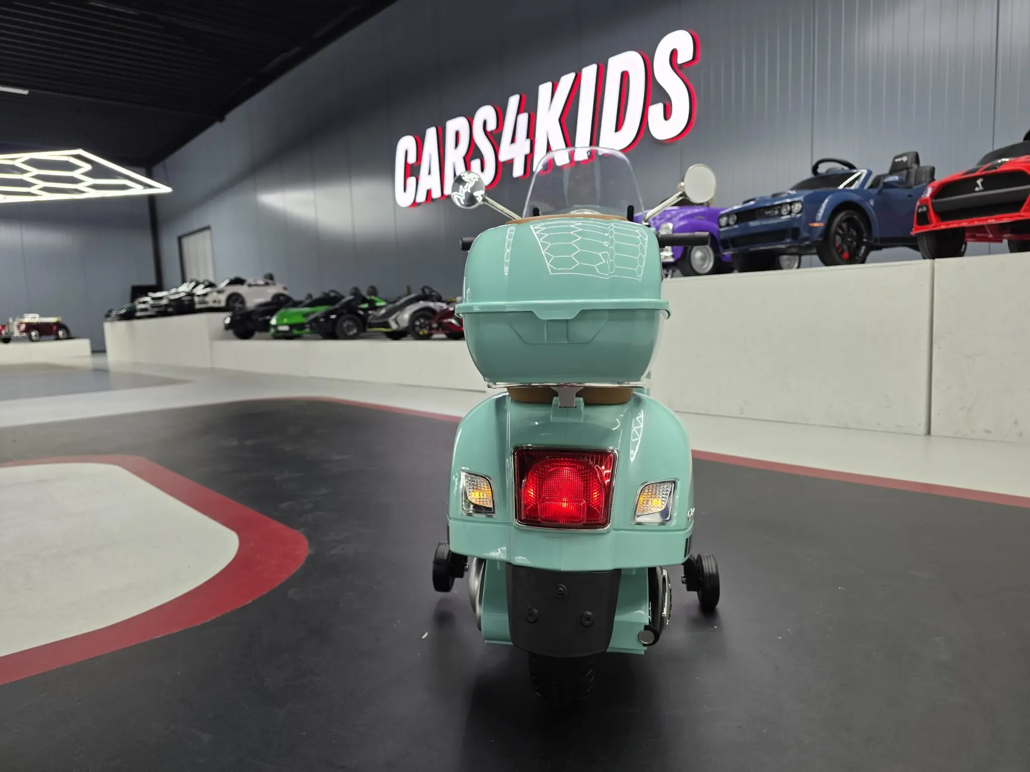 Scuter Electric pentru Copii Vespa GTS 12V Verde Mint – Licență Oficială Piaggio, cu Parbriz și Portbagaj Incluse | 3 Ani+, Max. 30 kg [10]