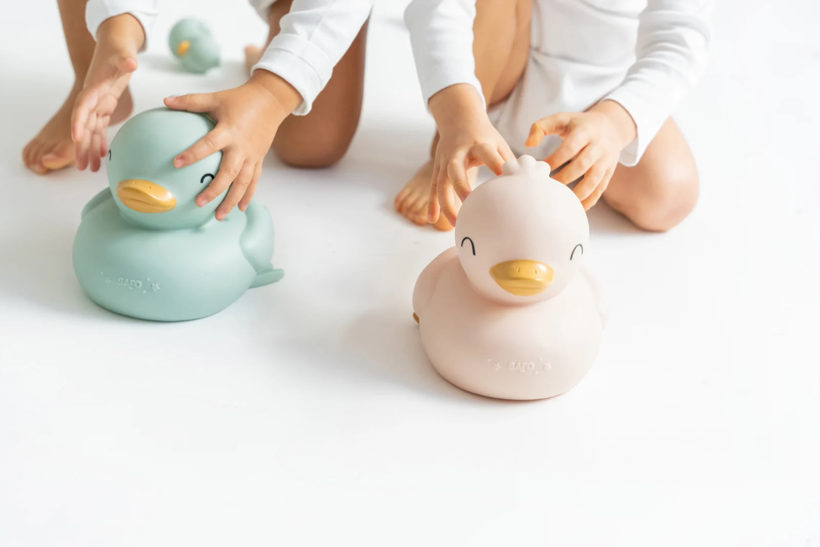 Set rățuște de baie – Familie completă: 2 rățuște mari + 5 rățuște mici | Distracție, siguranță și stimulare senzorială pentru cei mici [7]