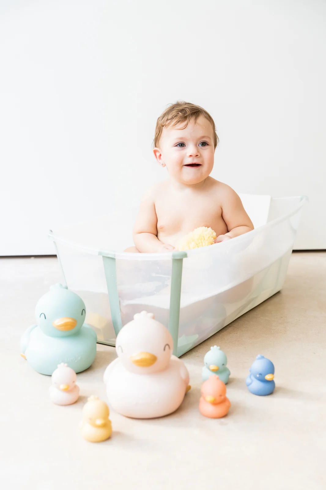 Set rățuște de baie – Familie completă: 2 rățuște mari + 5 rățuște mici | Distracție, siguranță și stimulare senzorială pentru cei mici [1]