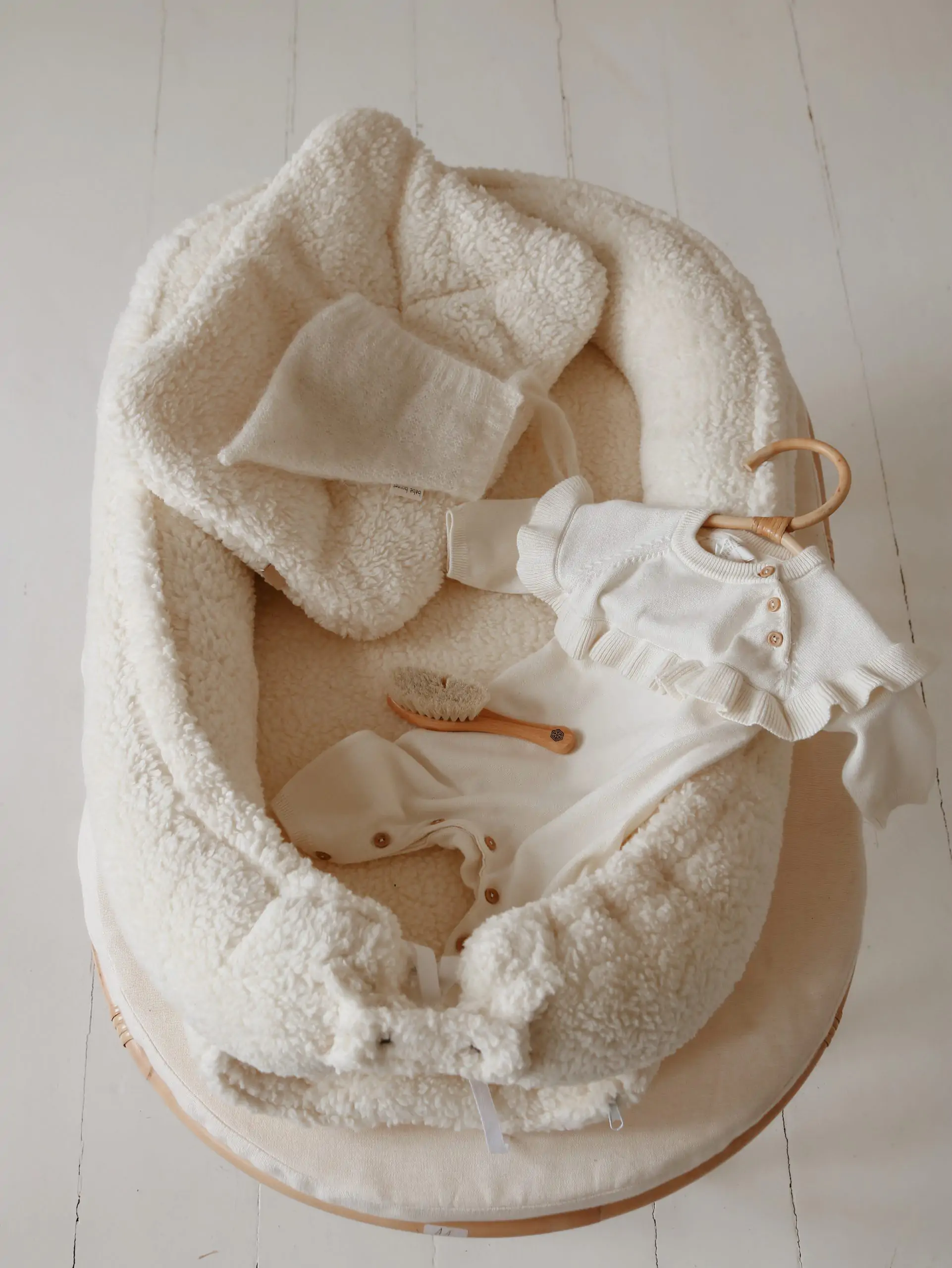 Suport de dormit Babynest Premium din tesatura bucle Crem, Teddy by BabyLy, 80x50 cm [2]