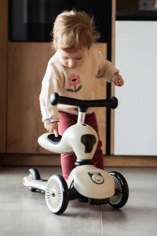 Trotinetă copii 3in1 premium Scoot & Ride HighwayKick 1 Push and Go Miffy, cu șezut și mâner pentru părinte, sistem anti-răsturnare, 1–5 ani (max. 50 kg) [17]