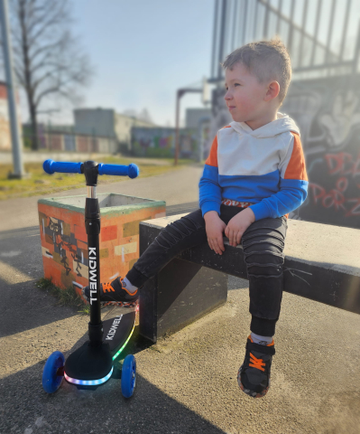 Trotinetă LUMO Blue Balance – Aventură colorată și distracție în siguranță! [13]