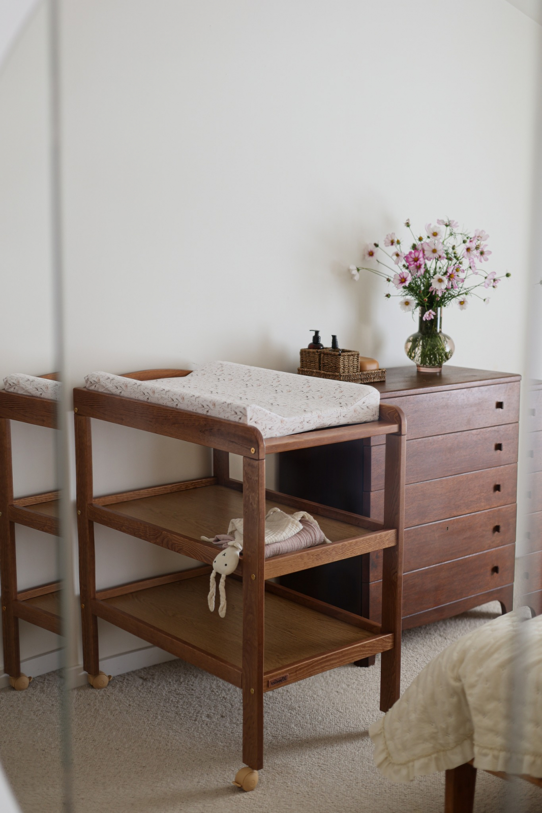 Masa infasat pentru bebelusi, lemn masiv, Noble Vintage, Cu 2 Rafturi De Depozitare Inalte [8]