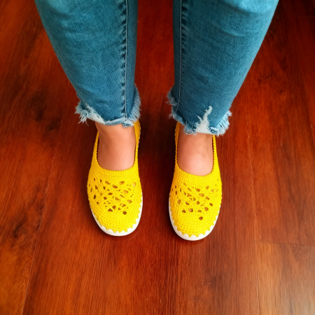 Cadouri personalizate - Espadrile Artizanale Croșetate MagiCraft, în Nuanțe de Alb și Galben