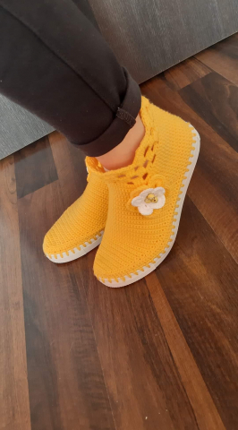 Pantofi High-Up Artizanale Croșetate - Pantofi High-Up Artizanale Croșetate MagiCraft, în Nuanțe de Alb și Galben - MagiCraft