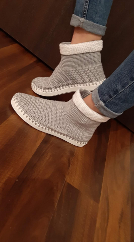 Pantofi High-Up Artizanale Croșetate - Pantofi High-Up Artizanale Croșetate MagiCraft, în Nuanțe de Alb și Gri - MagiCraft