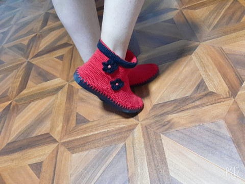 Pantofi High-Up Artizanale Croșetate - Pantofi High-Up Artizanale Croșetate MagiCraft, în Nuanțe de Rosu&Negru - MagiCraft