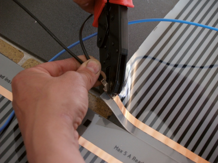 Kit incalzire in pardoseala Film carbon 10m² - 1200 W cu termostat WIFi control C 16 [5]
