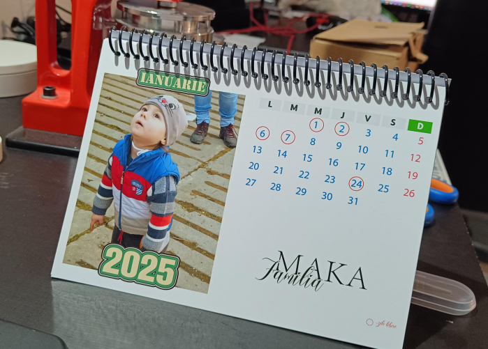 Calendar de birou personalizat cu fotografii de familie [2]