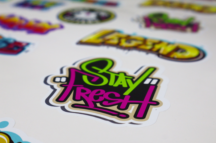 Sticker Personalizat cu Print UV pentru Inscripționări Auto – Rezistent la Exterior [3]