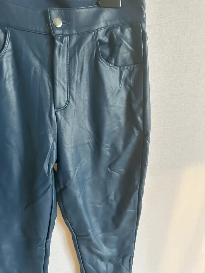 Pantaloni imitatie piele M [4]