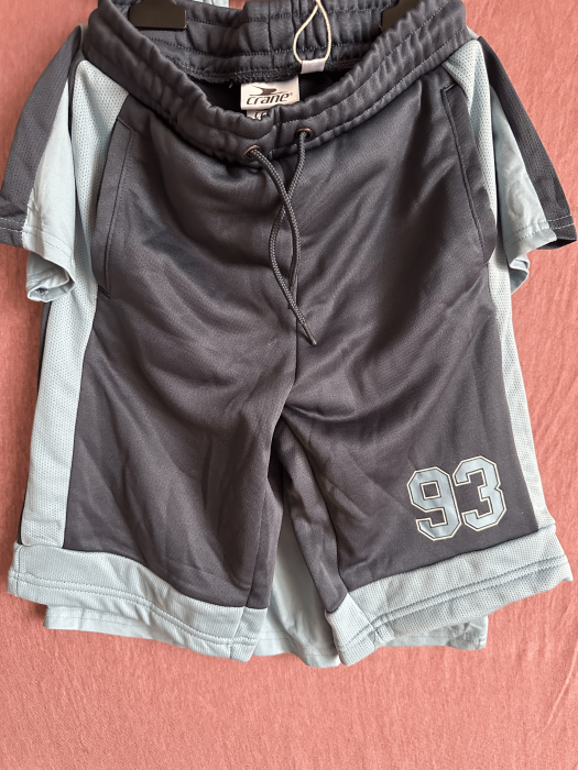 Set pantalon cu tricou marime 140 [1]