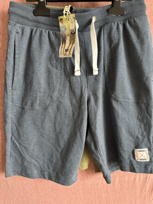 Set pantaloni scurti baieti marime 152 [2]