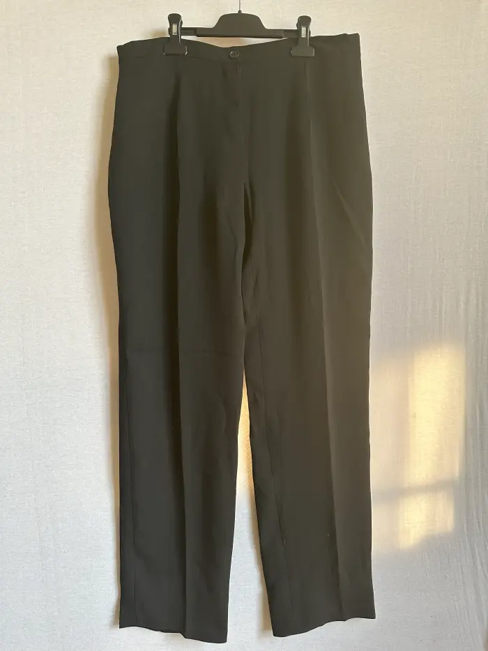 Femei - Pantaloni eleganti 48