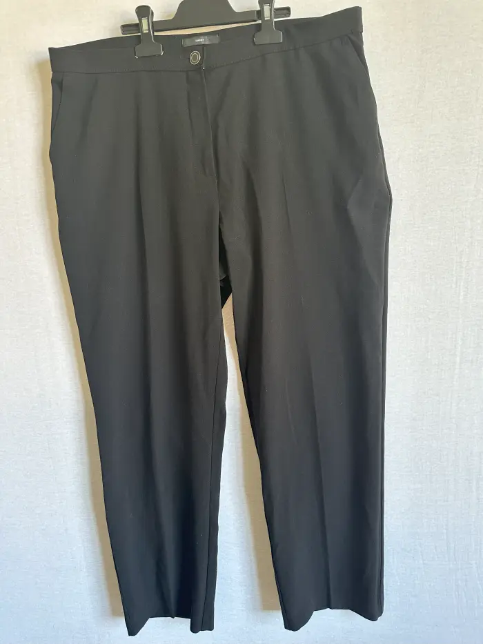 Femei - Pantaloni eleganti 46