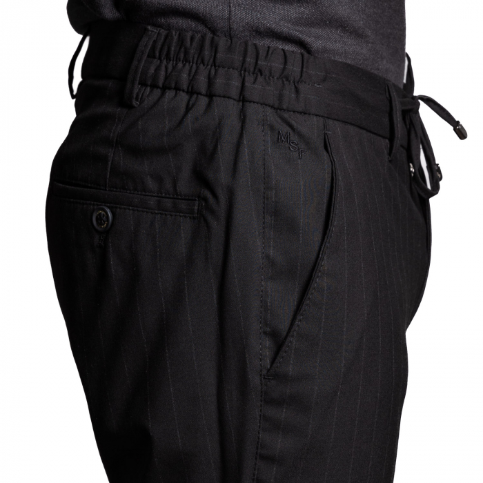 Pantaloni negru cu dungă, șnur [2]