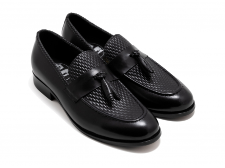 Pantofi - Loafers din piele neagră cu ciucuri