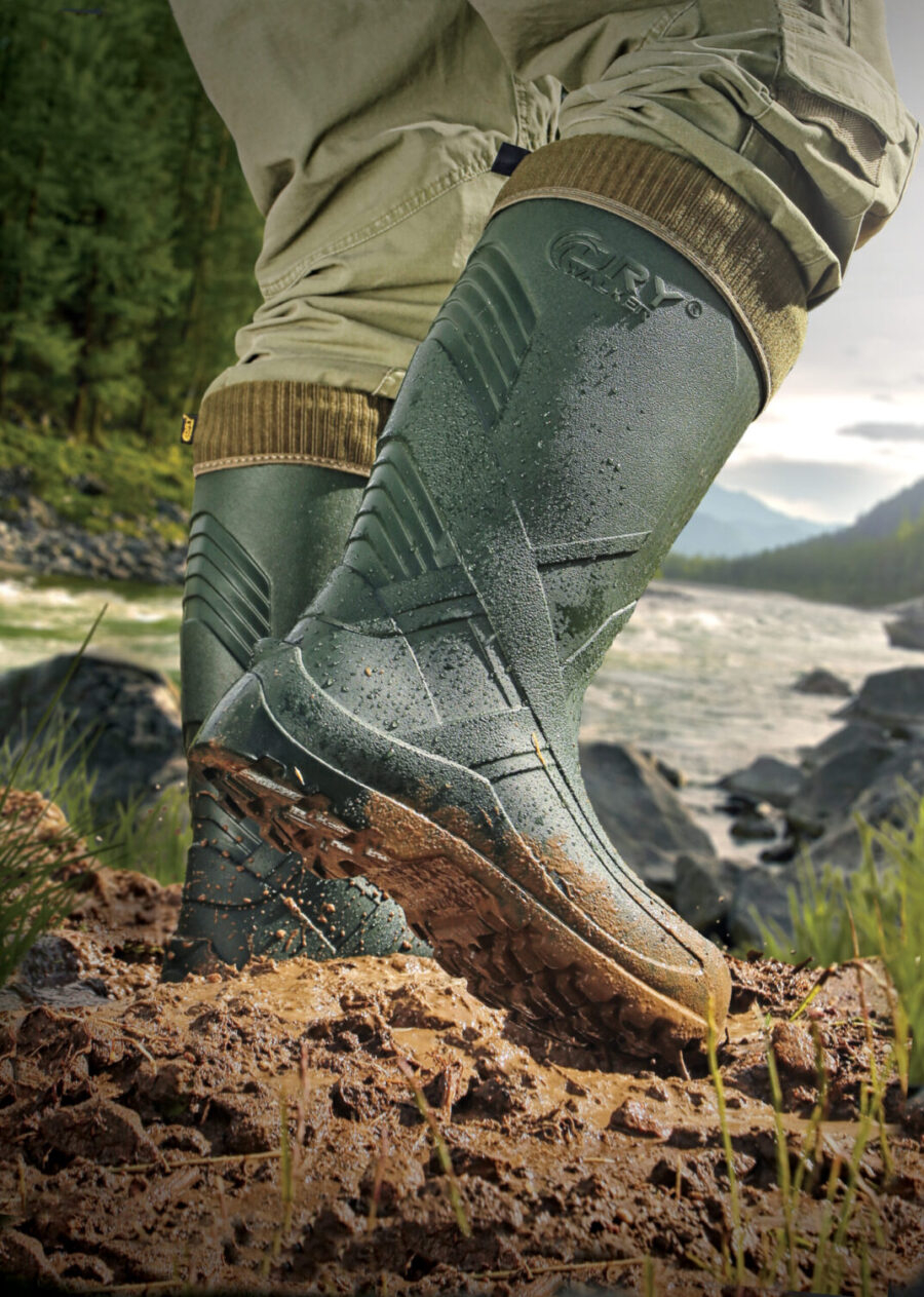 Cizme cu o izolare termica de pana la – 30 grade Celsius.  Fabricate din material EVA de inalta calitate.  Rezistente la apa si confera comfort la utilizare.  Sunt foarte usoare.  Se adapteaza la stil [4]