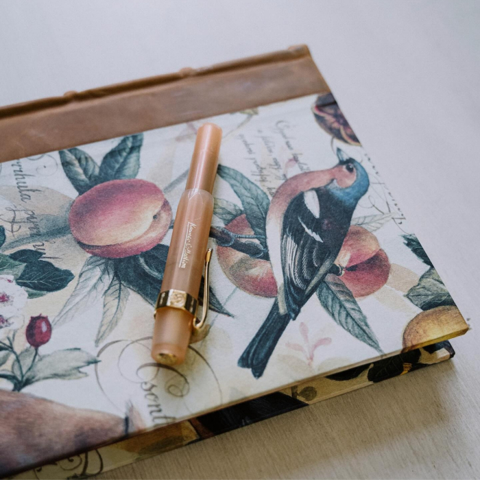 Jurnal Bomo legat manual, model  Birds & Fruits, cotor din piele, hartie ivory 90g/mp [3]