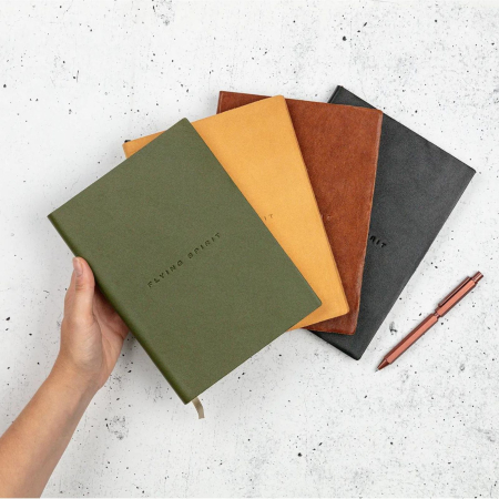 AGENDE SI PLANNERE - Agenda premium din piele naturală de miel, 90 g/mp, 90 file dictando, A5, Flying Spirit - Clairefontaine