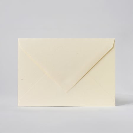 Plicuri - Plic C6 Clairefontaine, hartie naturala din paie de fan Paille, alb cremos cu insertii vegetale, 120g, 114 x 162 mm