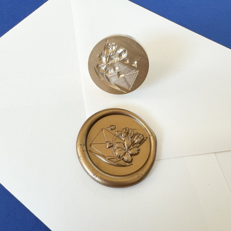 Colectie 2026 - Stampila pentru sigilii de ceara – SCRISOARE CU FLORI, model 3D, dimensiune 2.5 cm, colectie 2026 Mariart