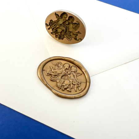 Colectie 2026 - Stampila pentru sigilii de ceara – INGERII IUBIRII, model 3D, dimensiune 2.9x2.2 cm, colectie 2026 Mariart