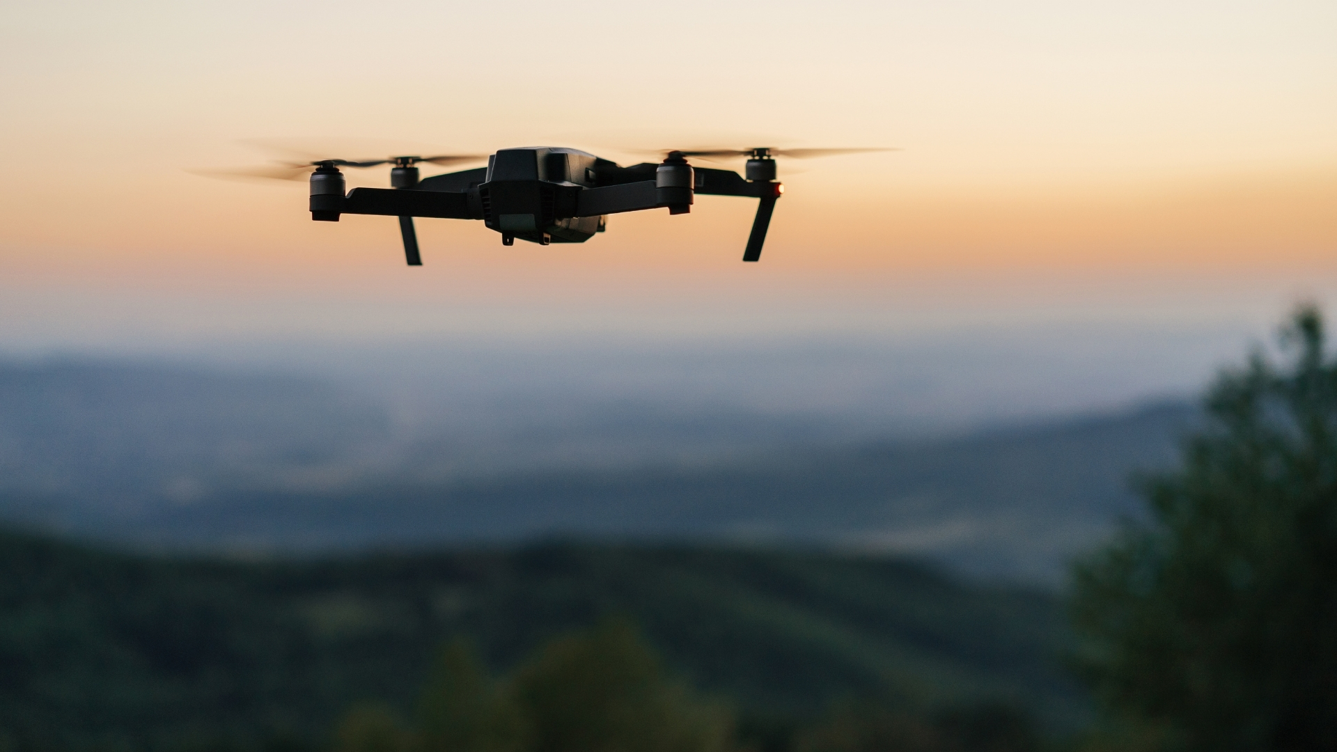Dronele cu cameră 4K vs. modelele standard. Merită diferența de preț?