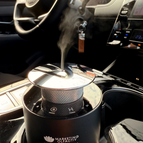 Difuzor de Parfum Auto #Evolution - Eleganță și Tehnologie pentru Mașina Ta [6]