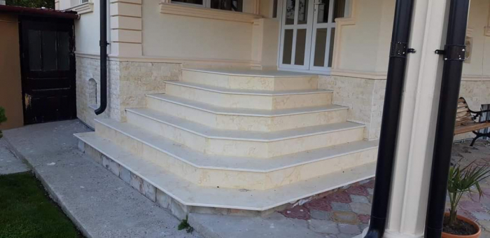 MARMURA MENIA LUCIOS / PERIAT [3]