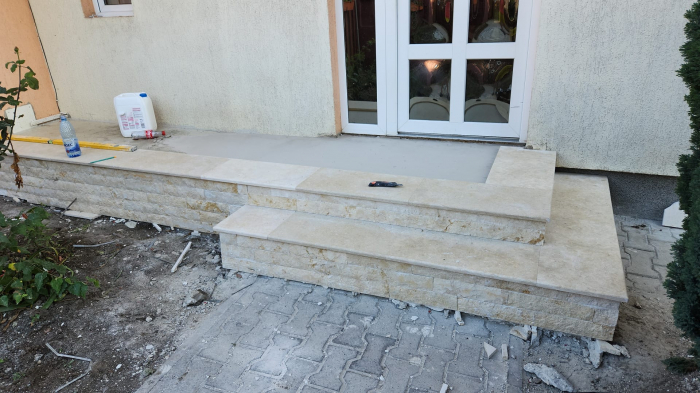 MARMURA MENIA LUCIOS / PERIAT [8]