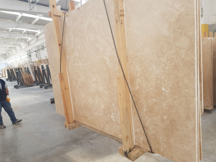 TRAVERTINE LIGHT CROSS CUT [2]