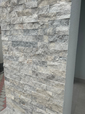 SPLITFACE TRAVERTIN SILVER 15 X 5 CM [1]