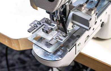 Accesorii automate de coasere - Dispozitiv de coasere eticheta tip flip/flop (pneumatic) BROTHER